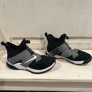 Nike Lebron Soliders basketball shoes size 7.5 mens